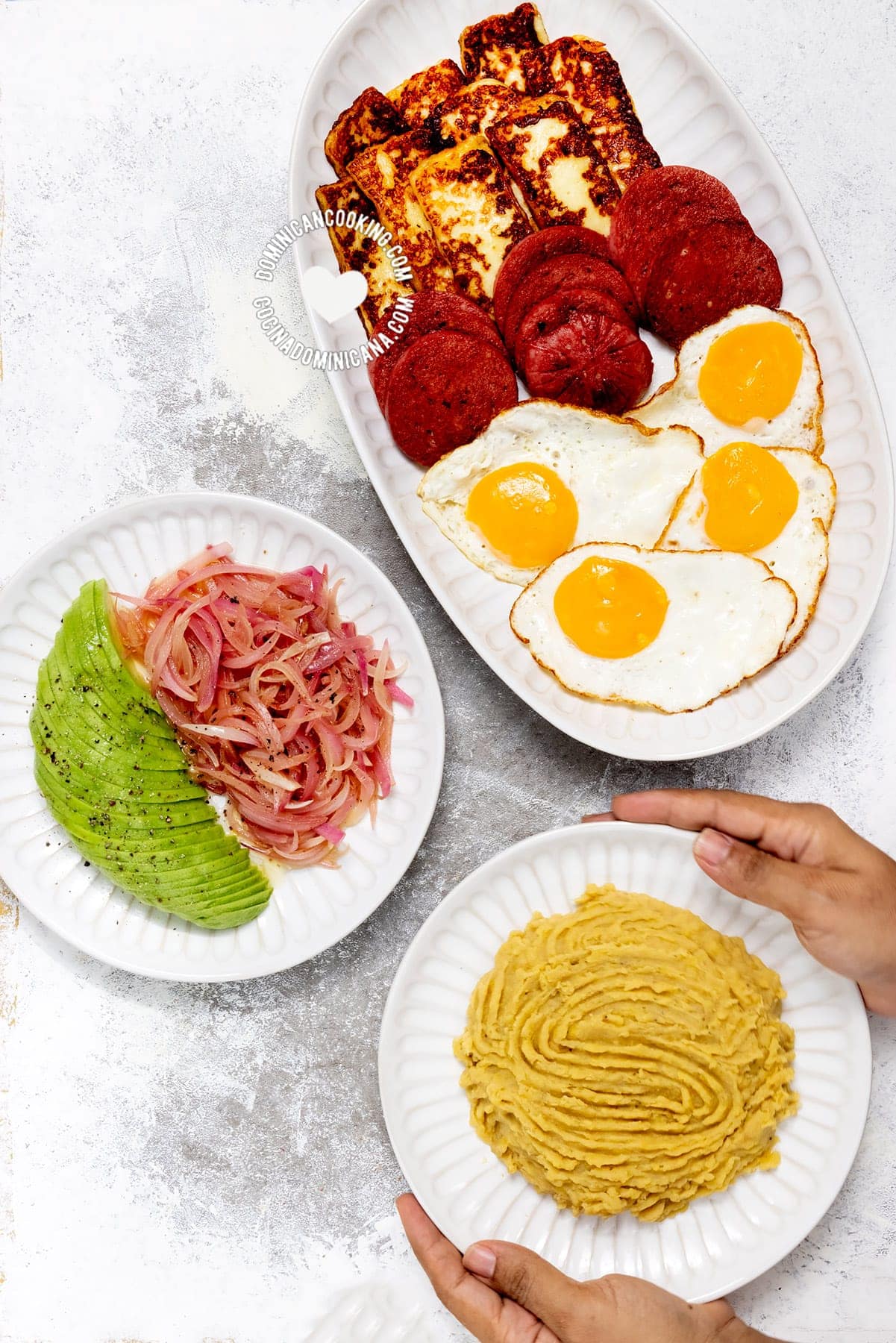 Los tres golpes con mangu, Dominican breakfast.