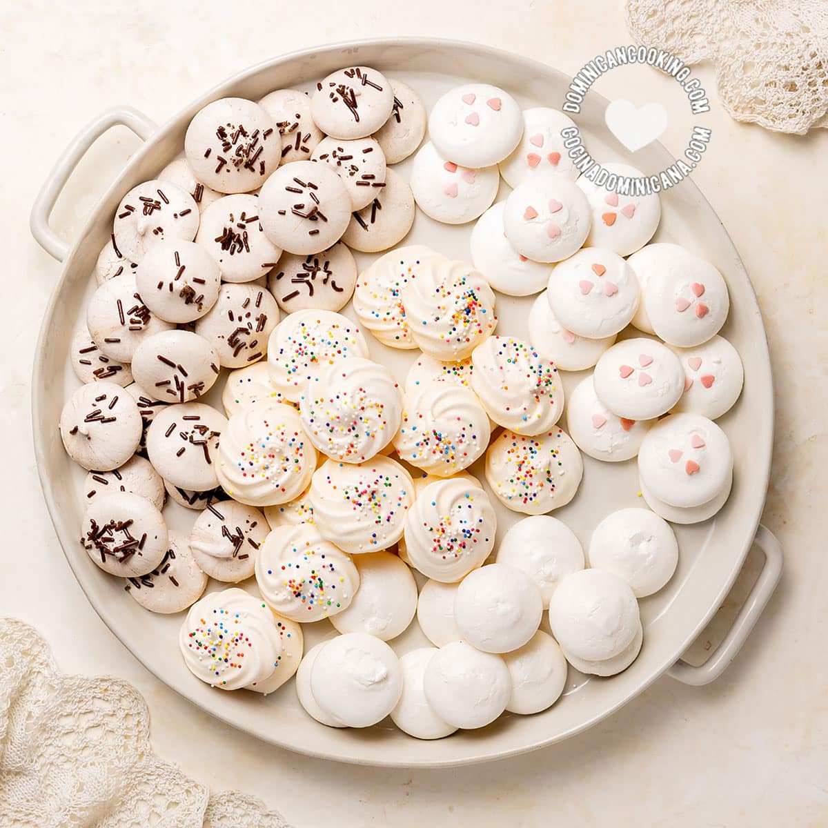 Suspiritos or merenguitos (meringue kisses).
