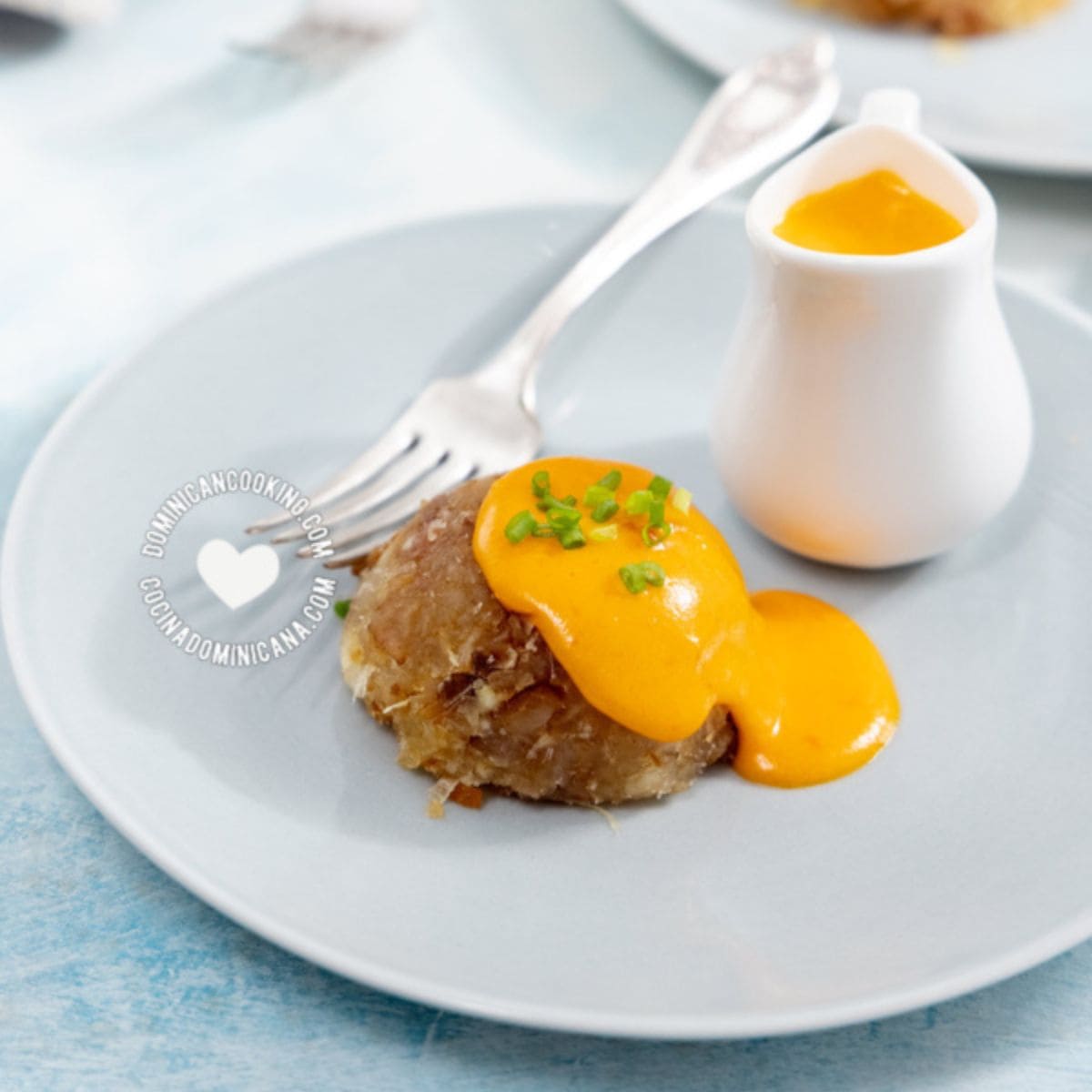 Mofongo de yuca (fried yuca mofongo).