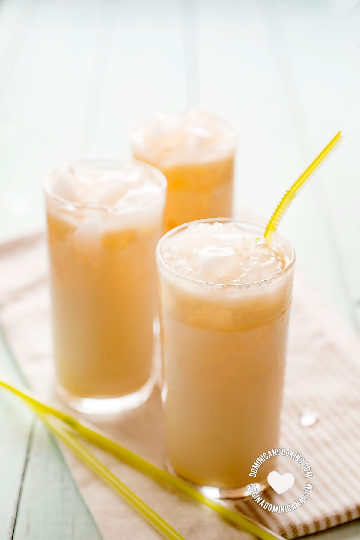 3 glasses of morir soñando.