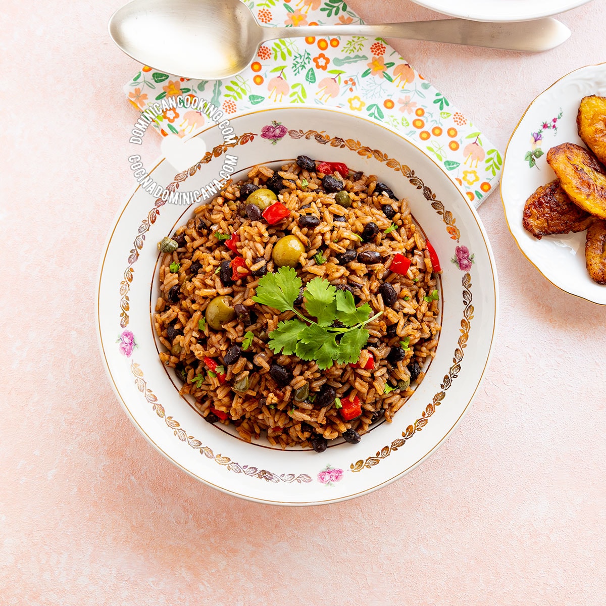 Black beans and rice (Moro de habichuelas con dulce).