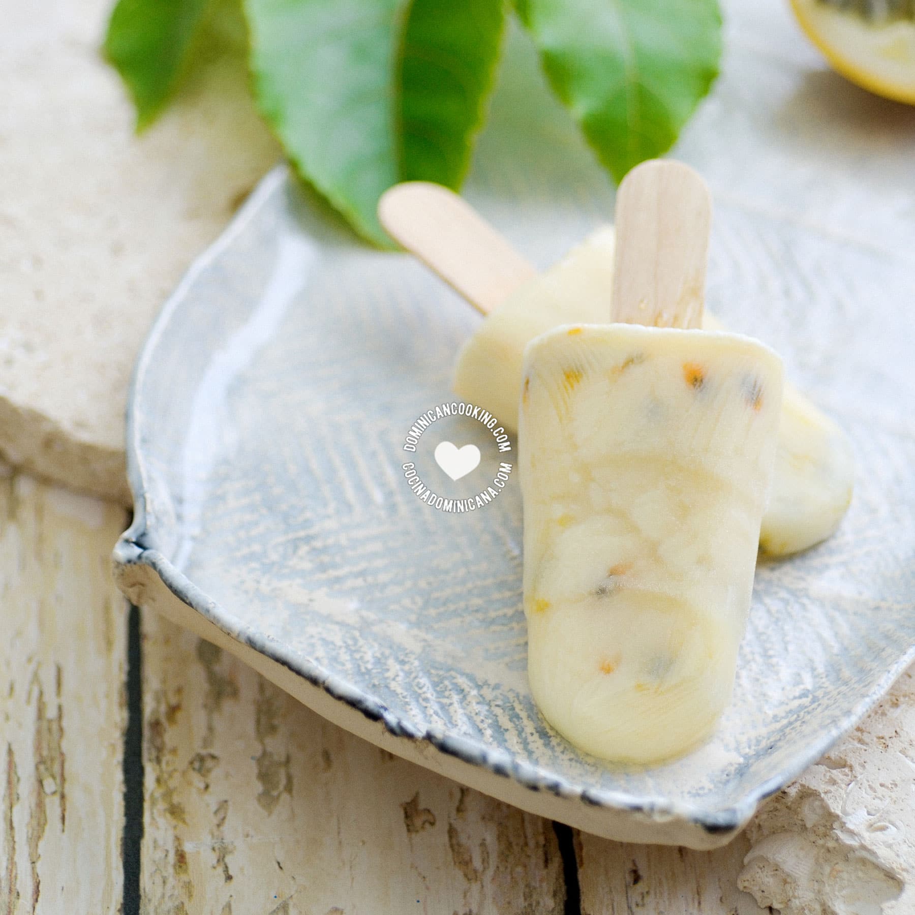 Paleta Morir Soñando de Chinola (Milk & Passion Fruit Popsicle)