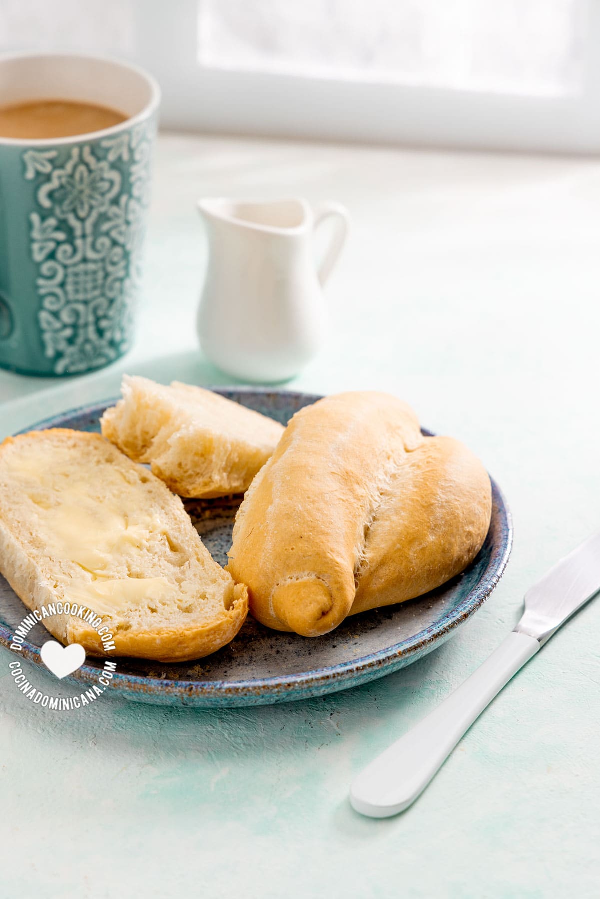 Pan de agua (breakfast rolls).