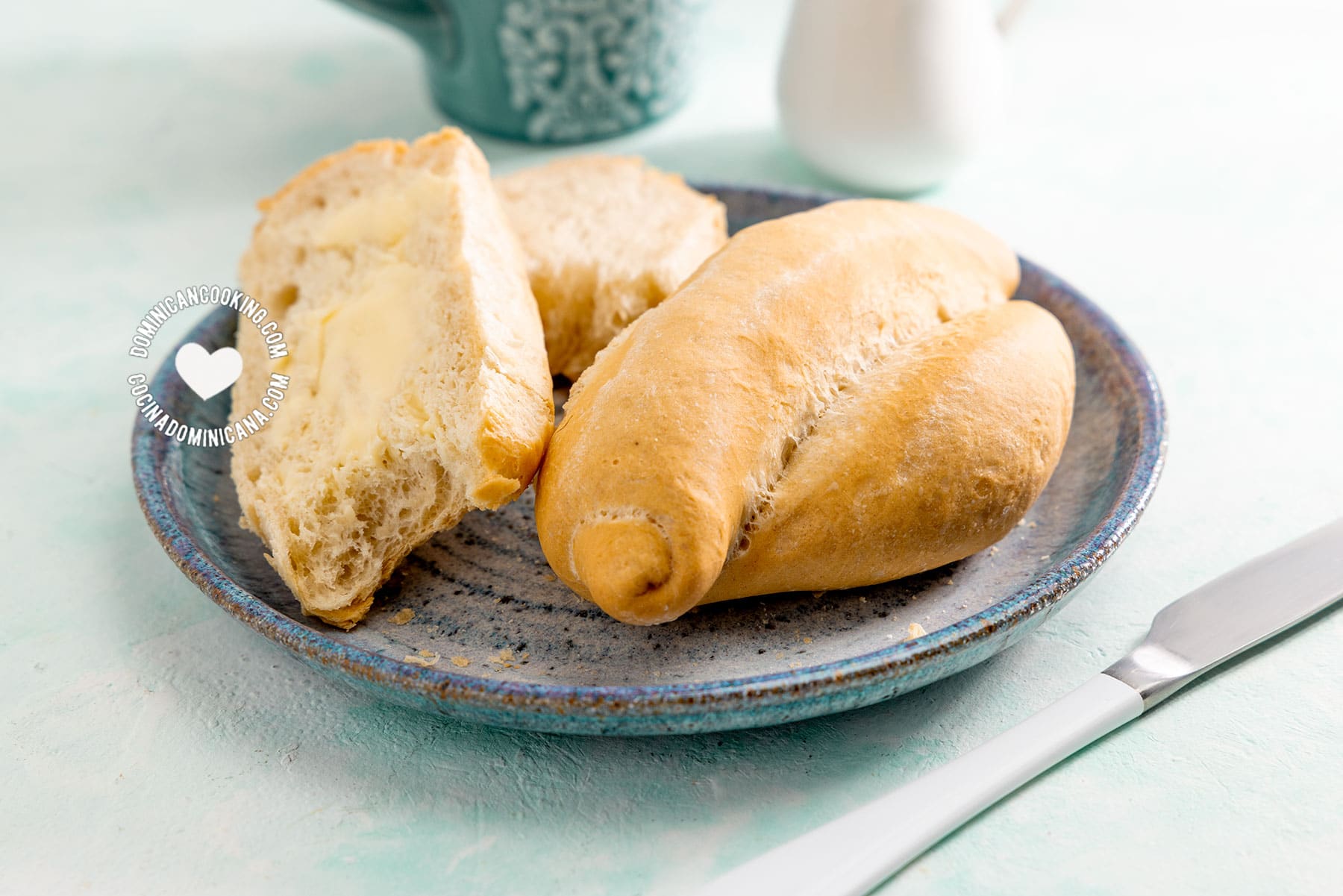 Pan de agua (Dominican bread rolls).