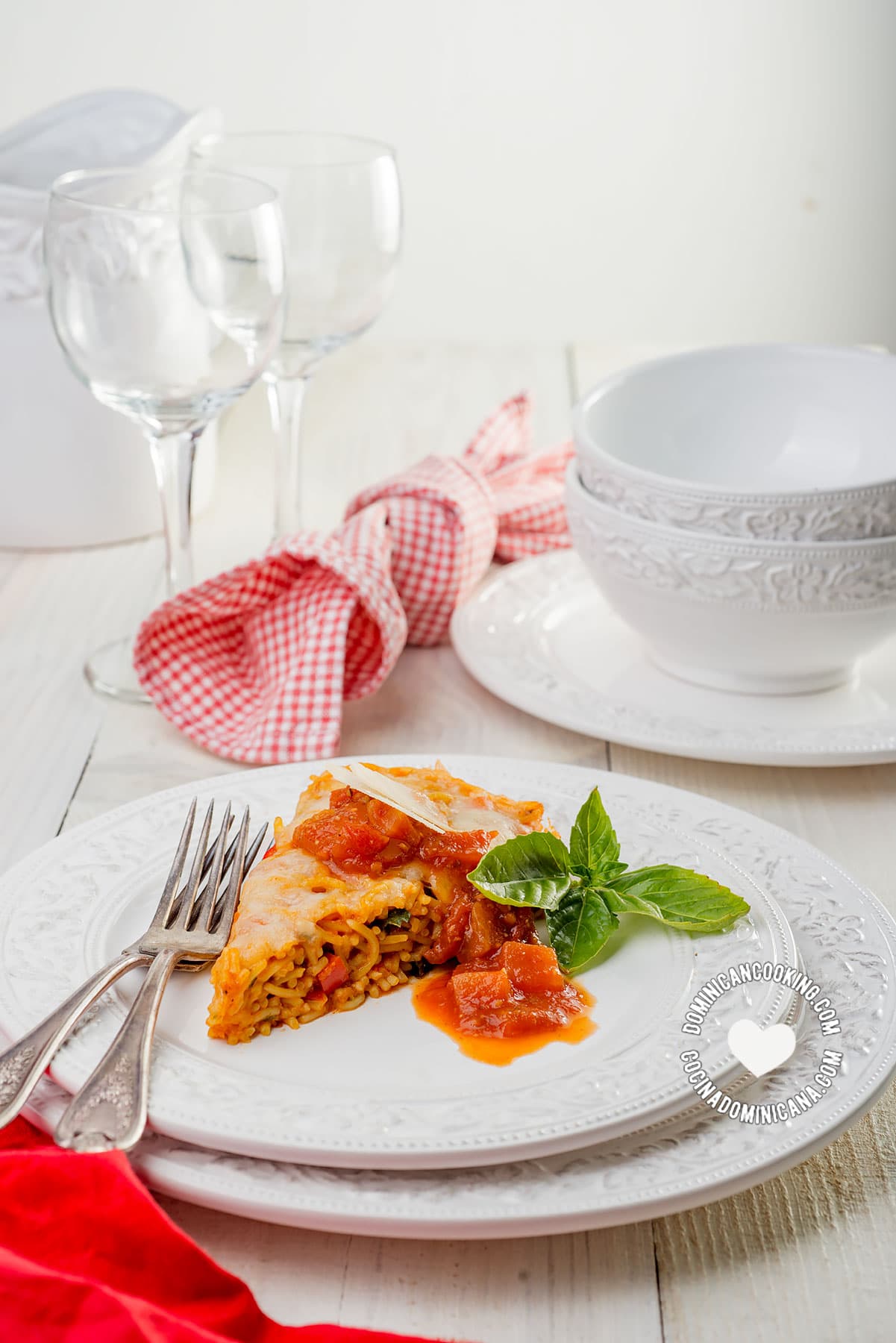 Spaghetti casserole (pastelón de espagueti).