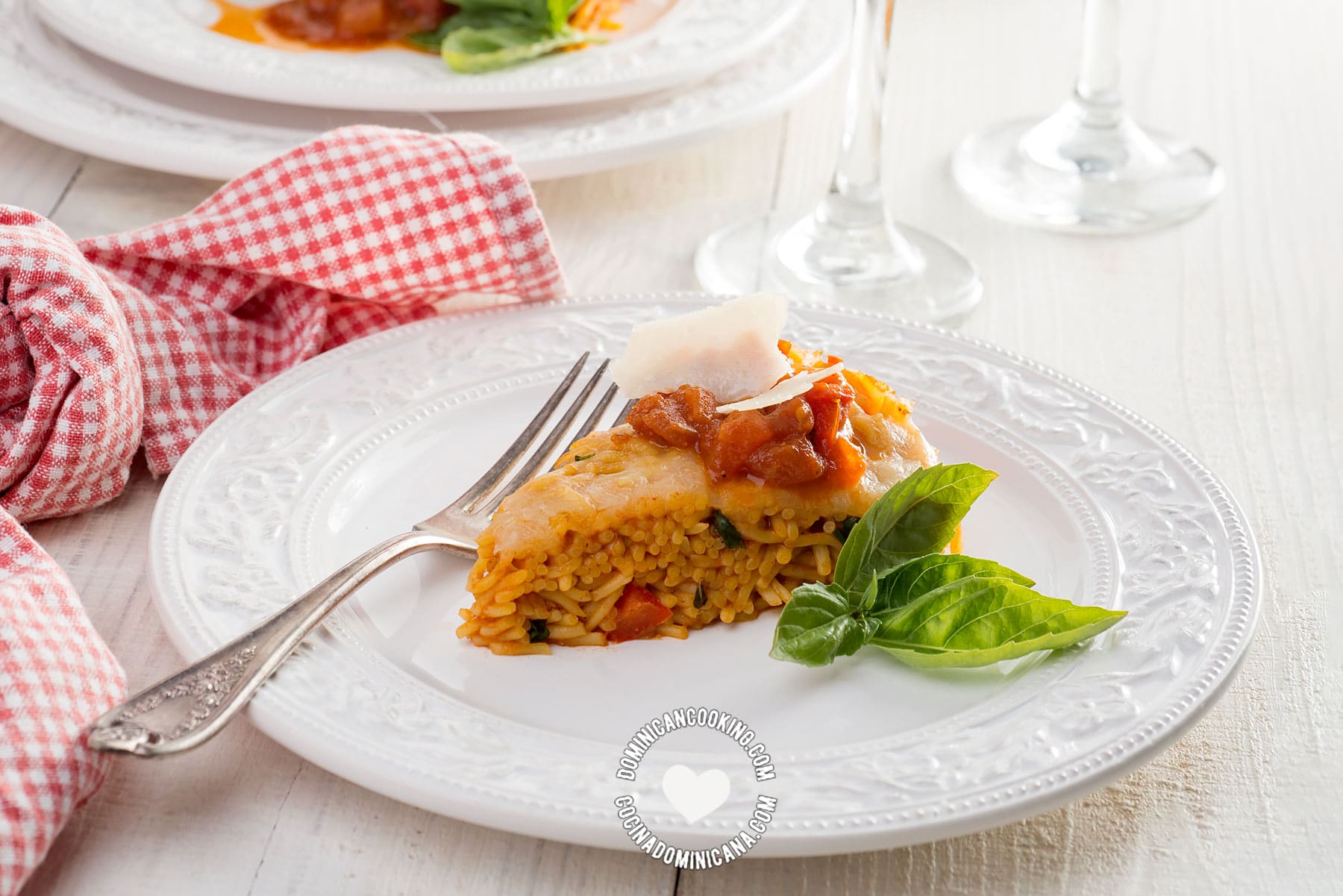 Spaghetti casserole (pastelón de espagueti).