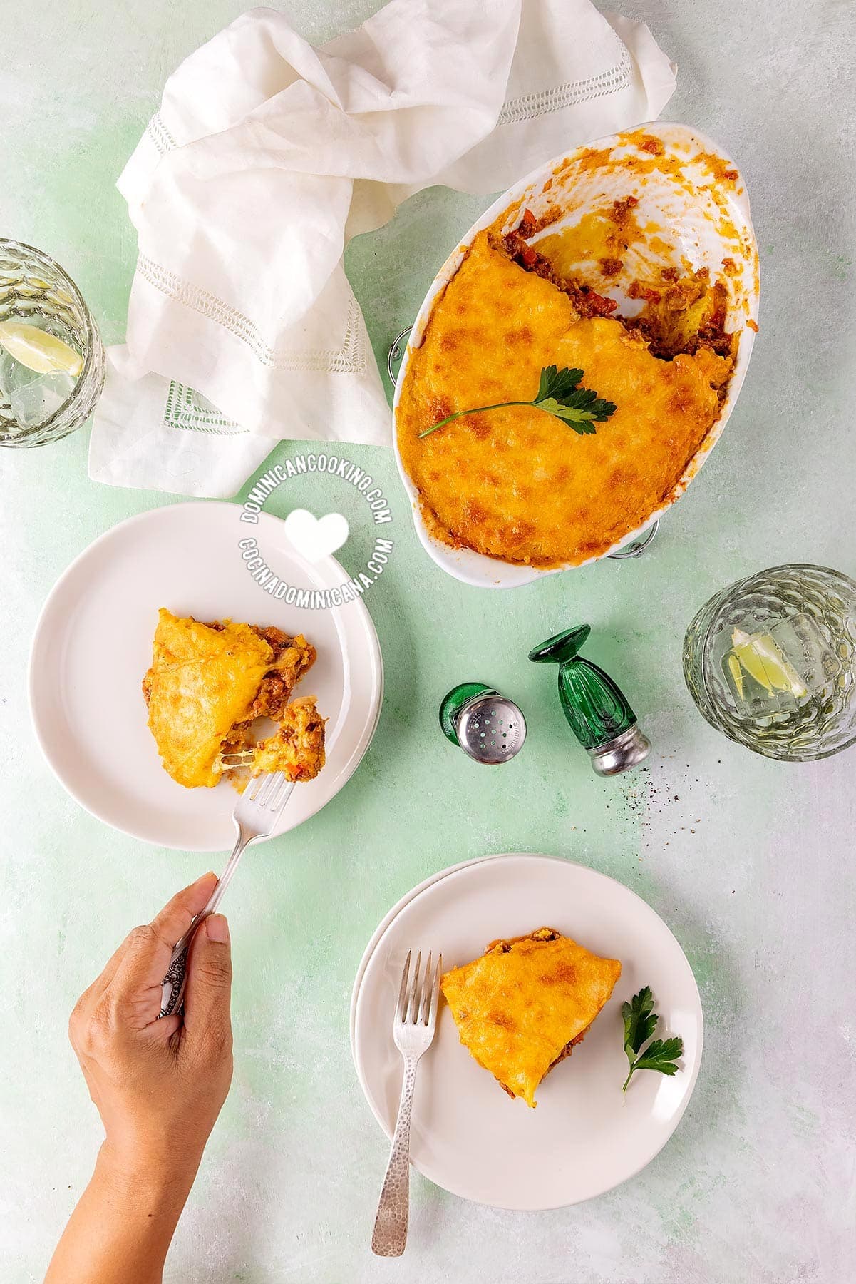 Pastelon de pl&aacute;tano maduro (ripe plantain casserole).