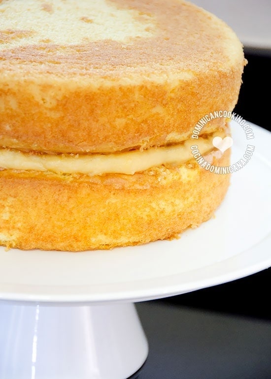 Pastry cream recipe for Dominican cake.