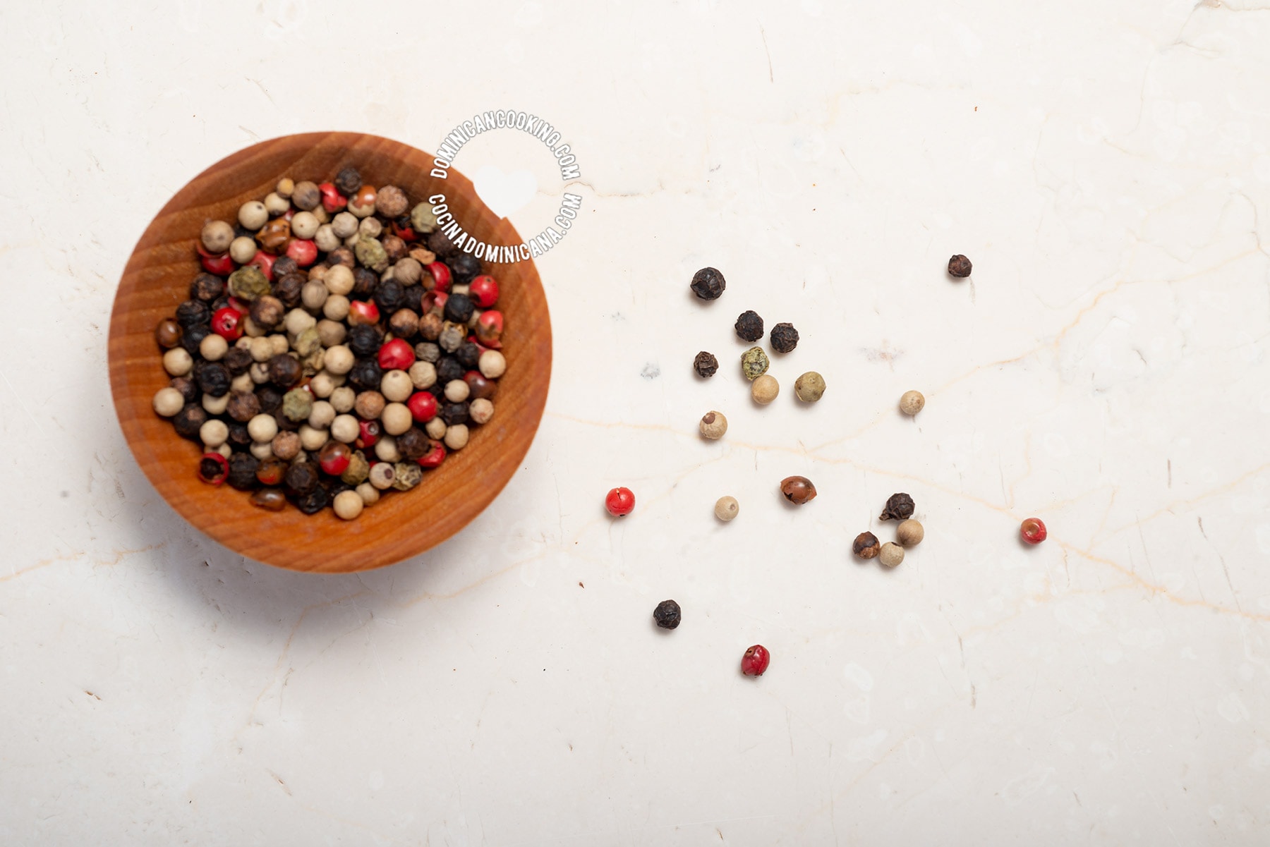 Pepper or pimienta (piper nigrum).