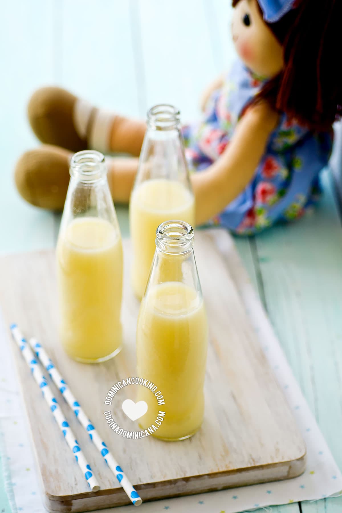 Pera-piña (Pineapple and rice juice).