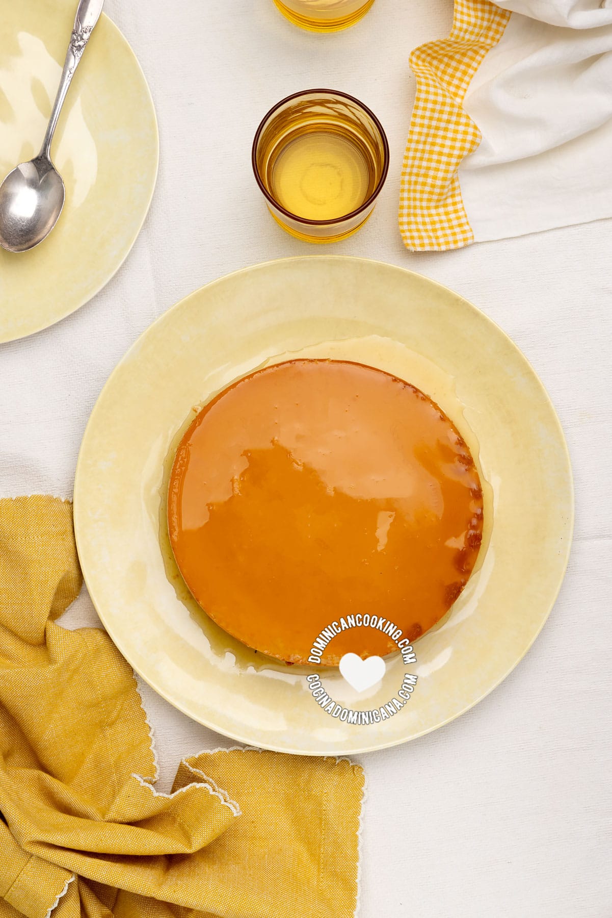 Flan de queso y piña.