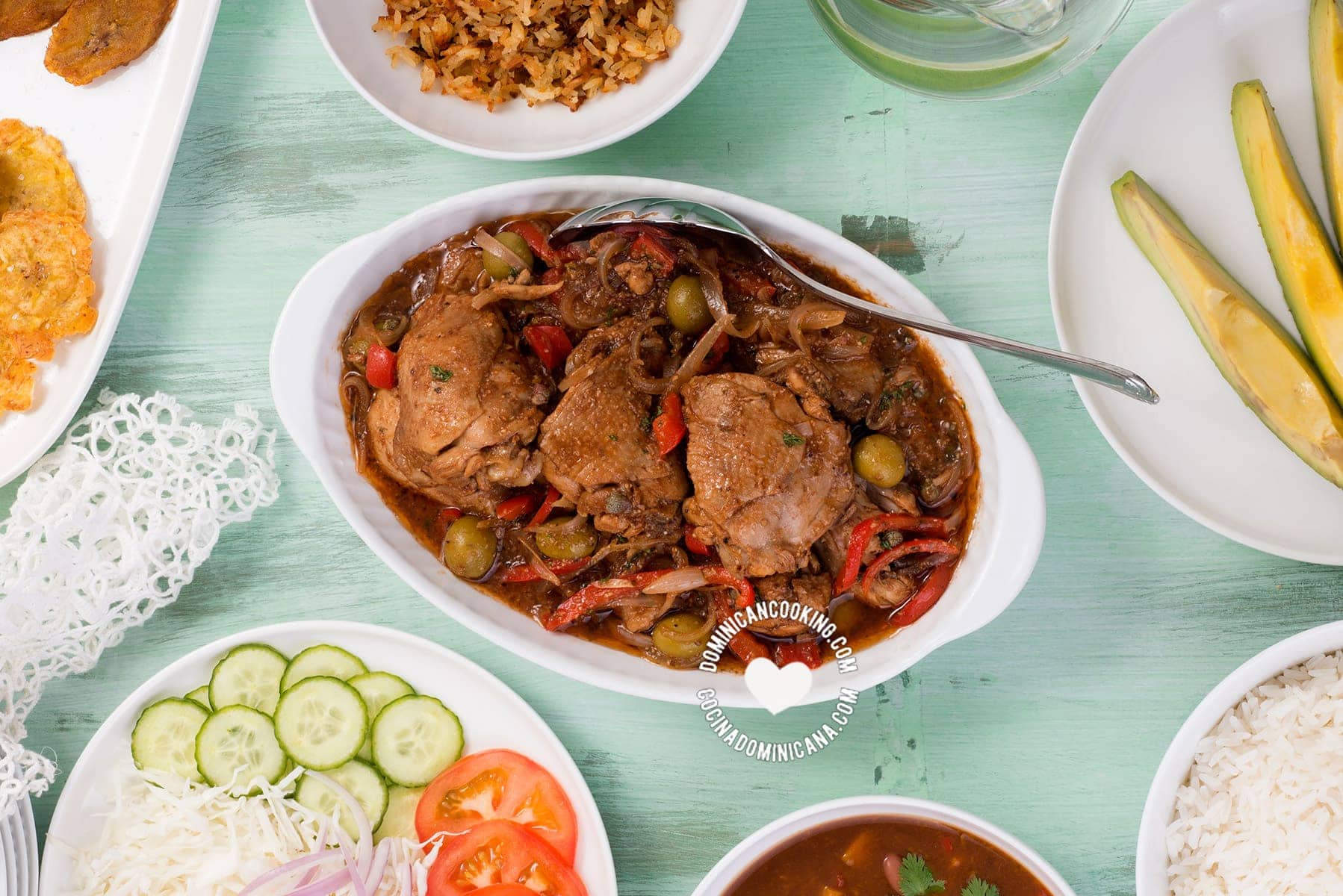 Pollo guisado dominicano.