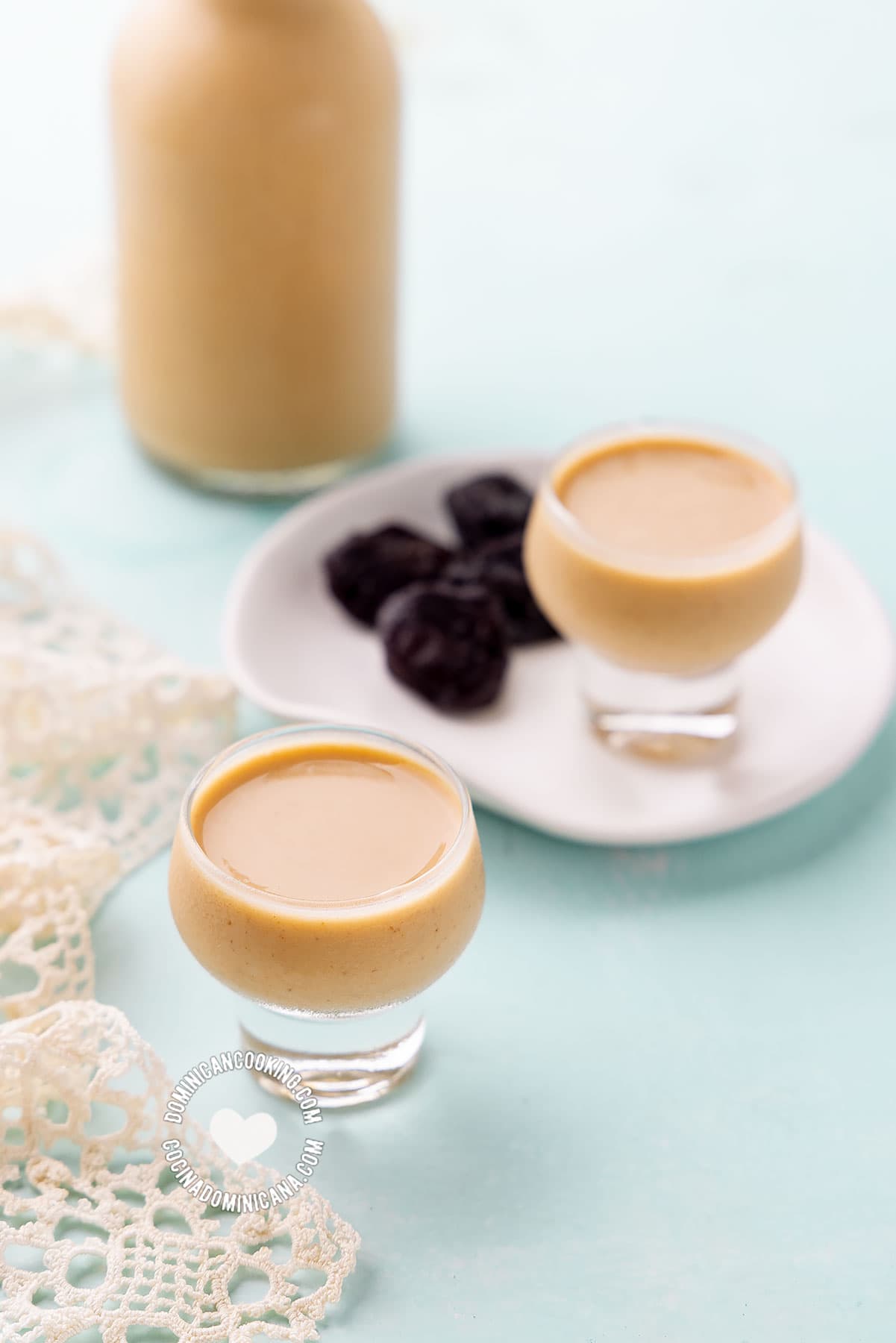 Ponche de ciruela (prune eggnog).