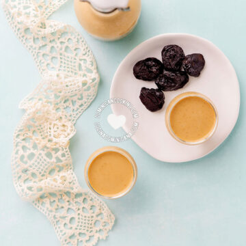 Ponche de ciruela (prune eggnog).