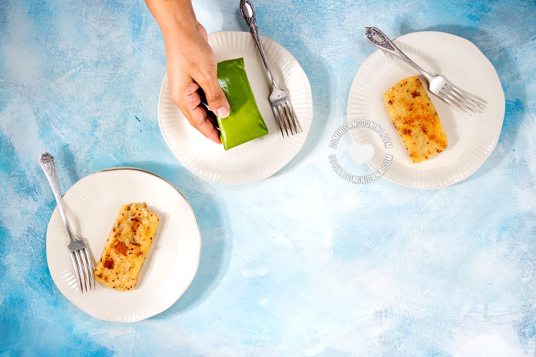 Panecicos (cassava and pork crackling rolls).
