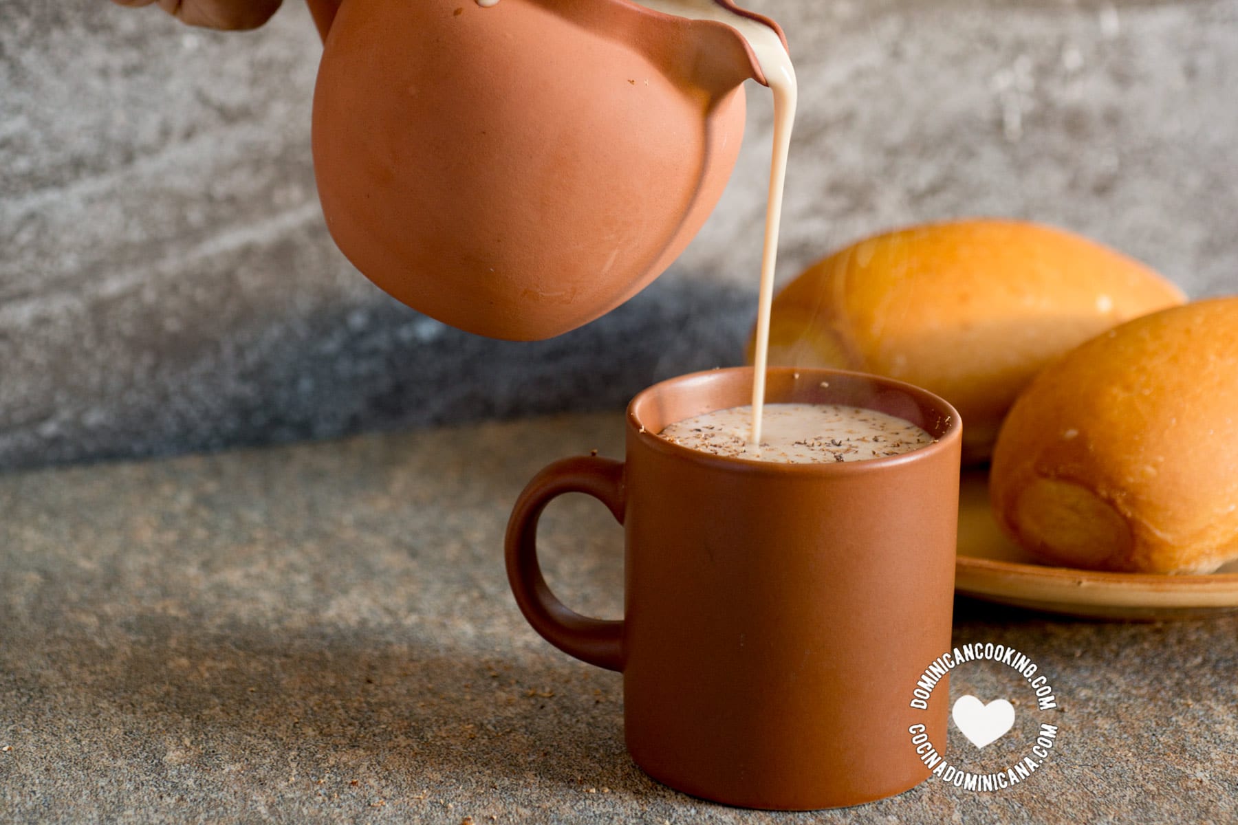 Avena caliente (hot oatmeal drink).