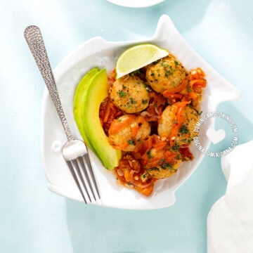 Albondigas de pescado (fish balls).