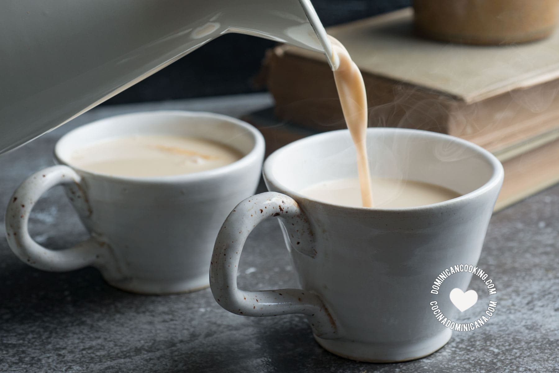 Hot cornmeal drink (chocholate de maíz) served.