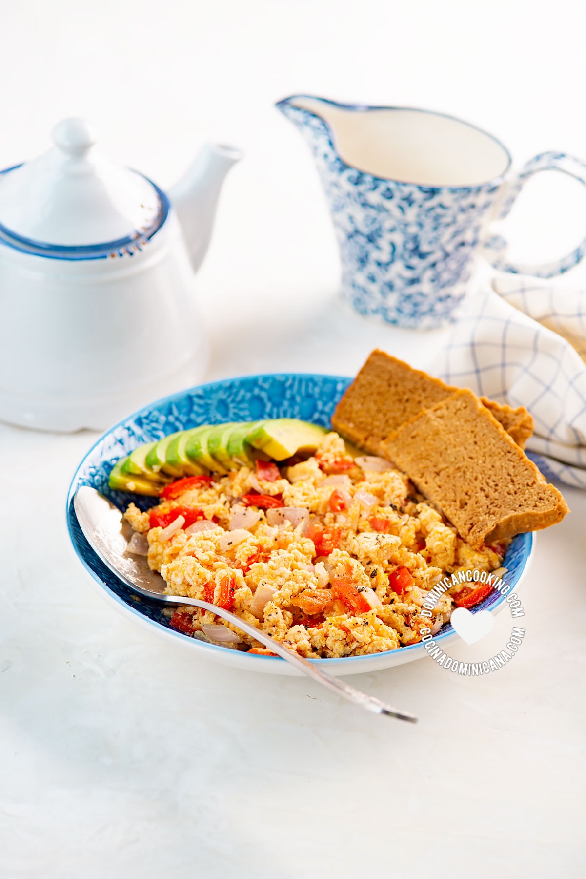 Revoltillo de huevos (scrambled eggs a la Dominicana).