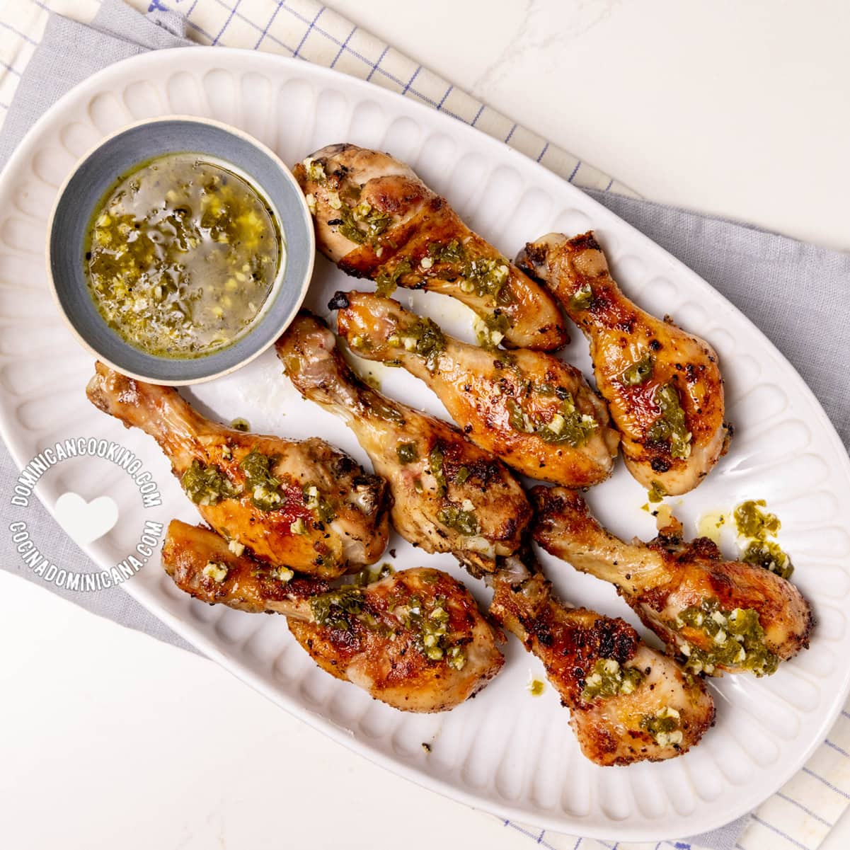 Pollo con wasakaka (roasted garlic chicken with green sauce).