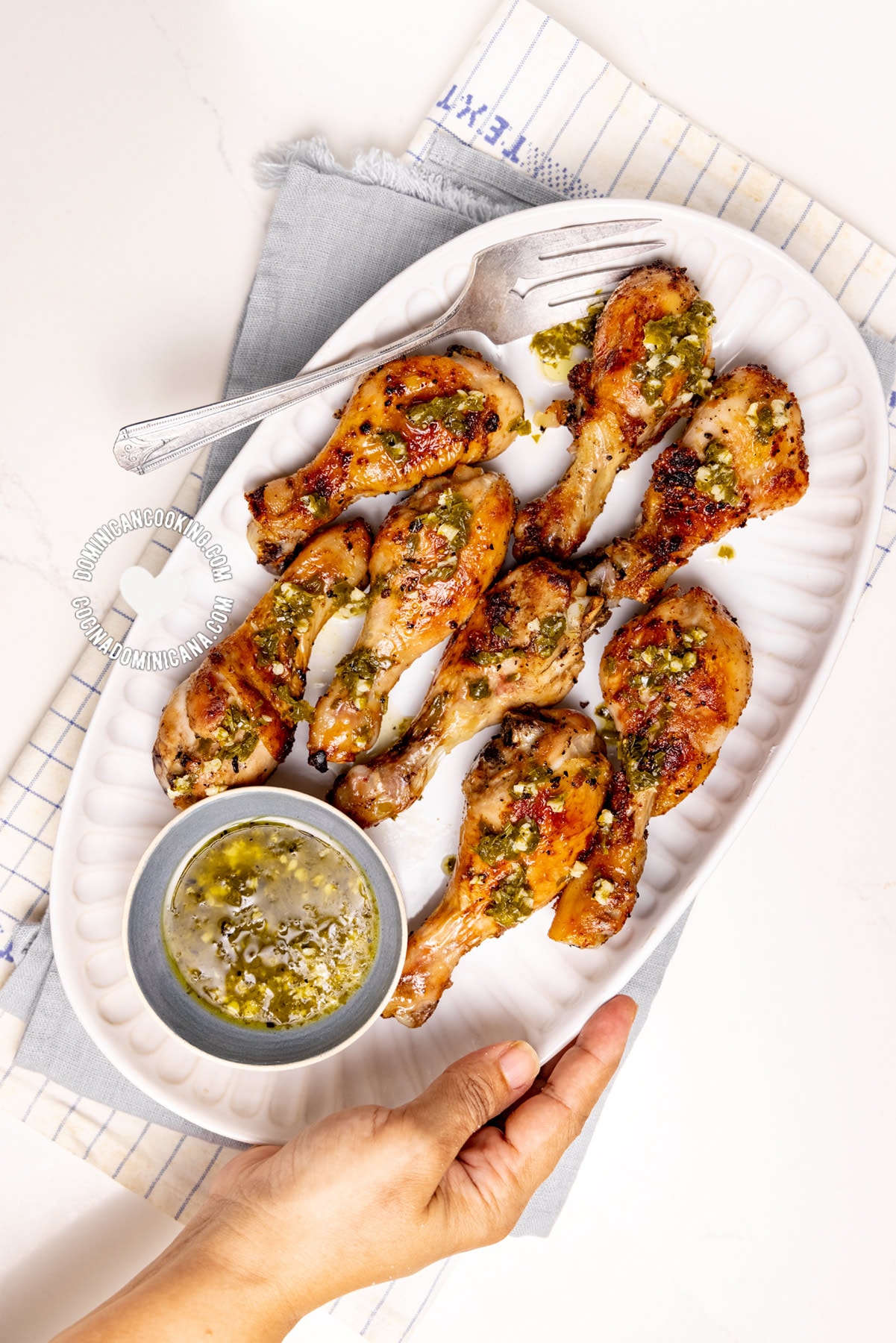 Pollo con Wasakaka (roasted chicken with garlic sauce).