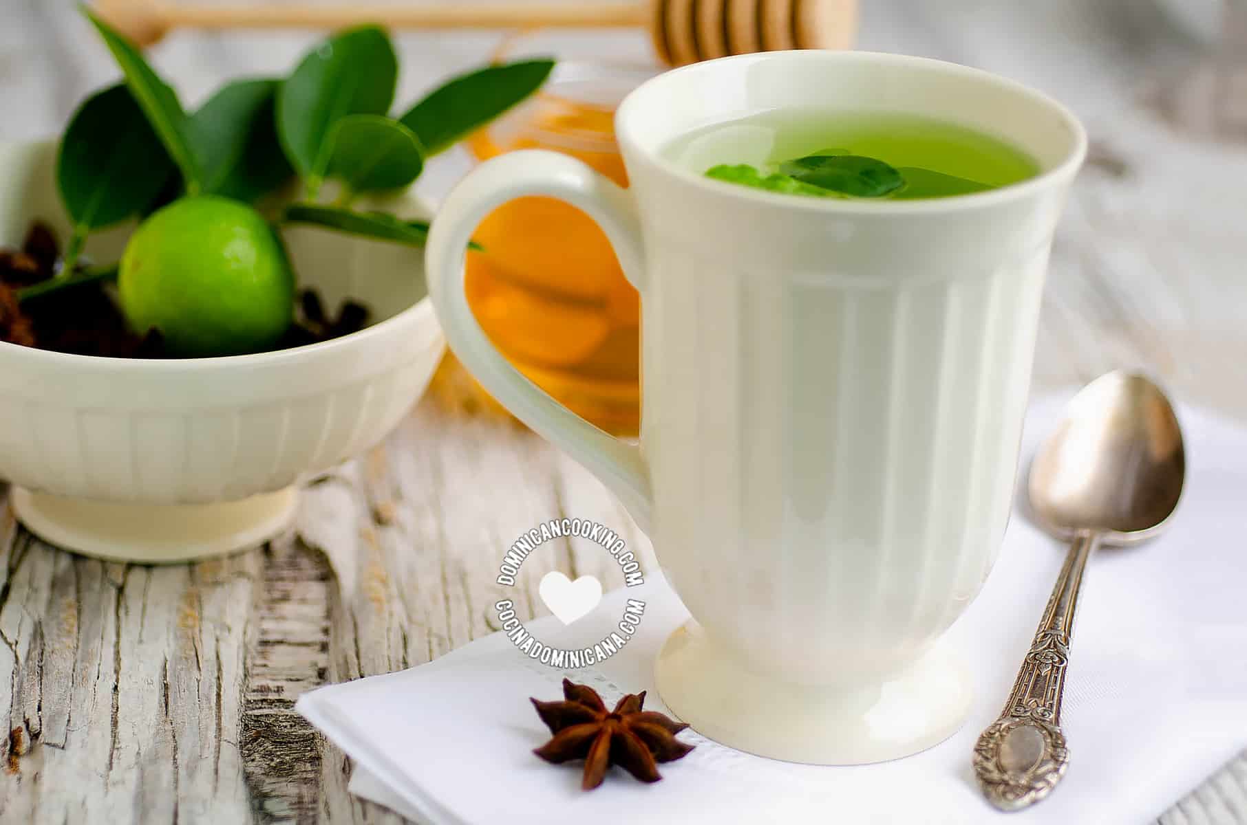 Tisana de limón, menta y miel (lime, mint and honey tisane).