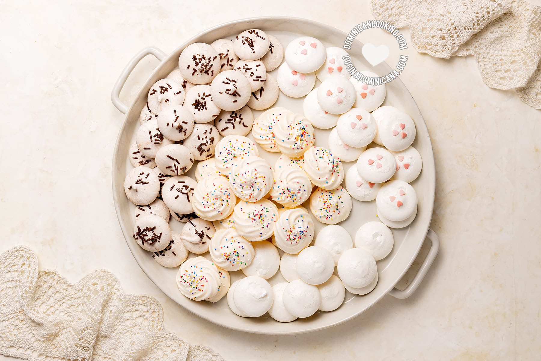Suspiritos (meringue kisses).