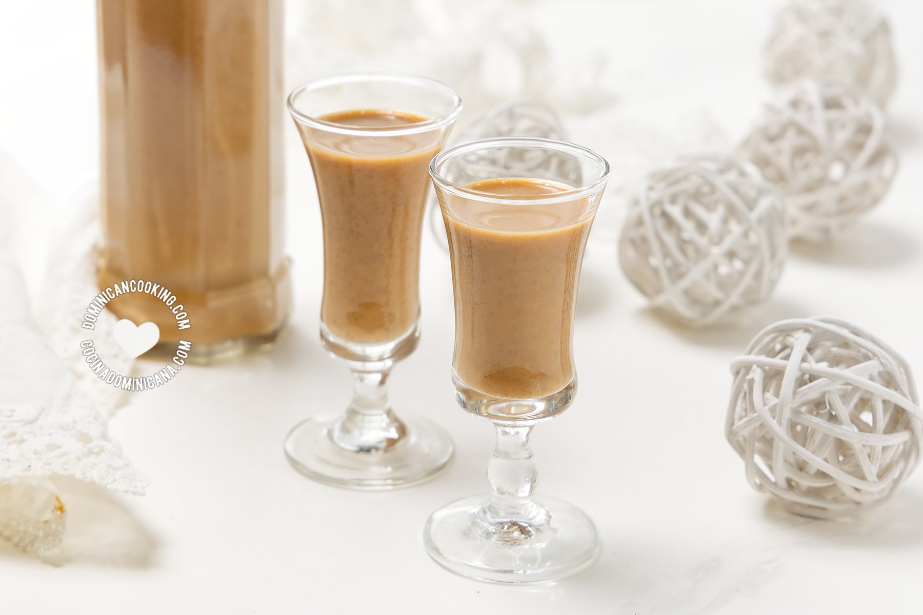Ponche de chocolate (chocolate eggnog).
