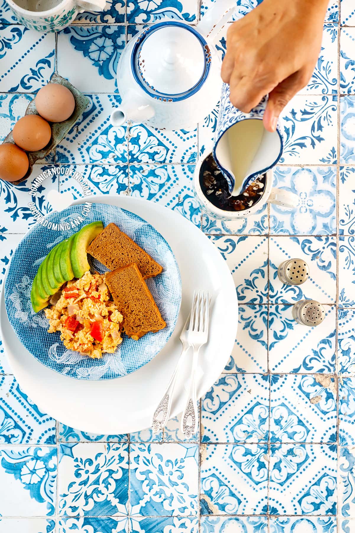 Revoltillo de huevos (scrambled eggs a la Dominicana).