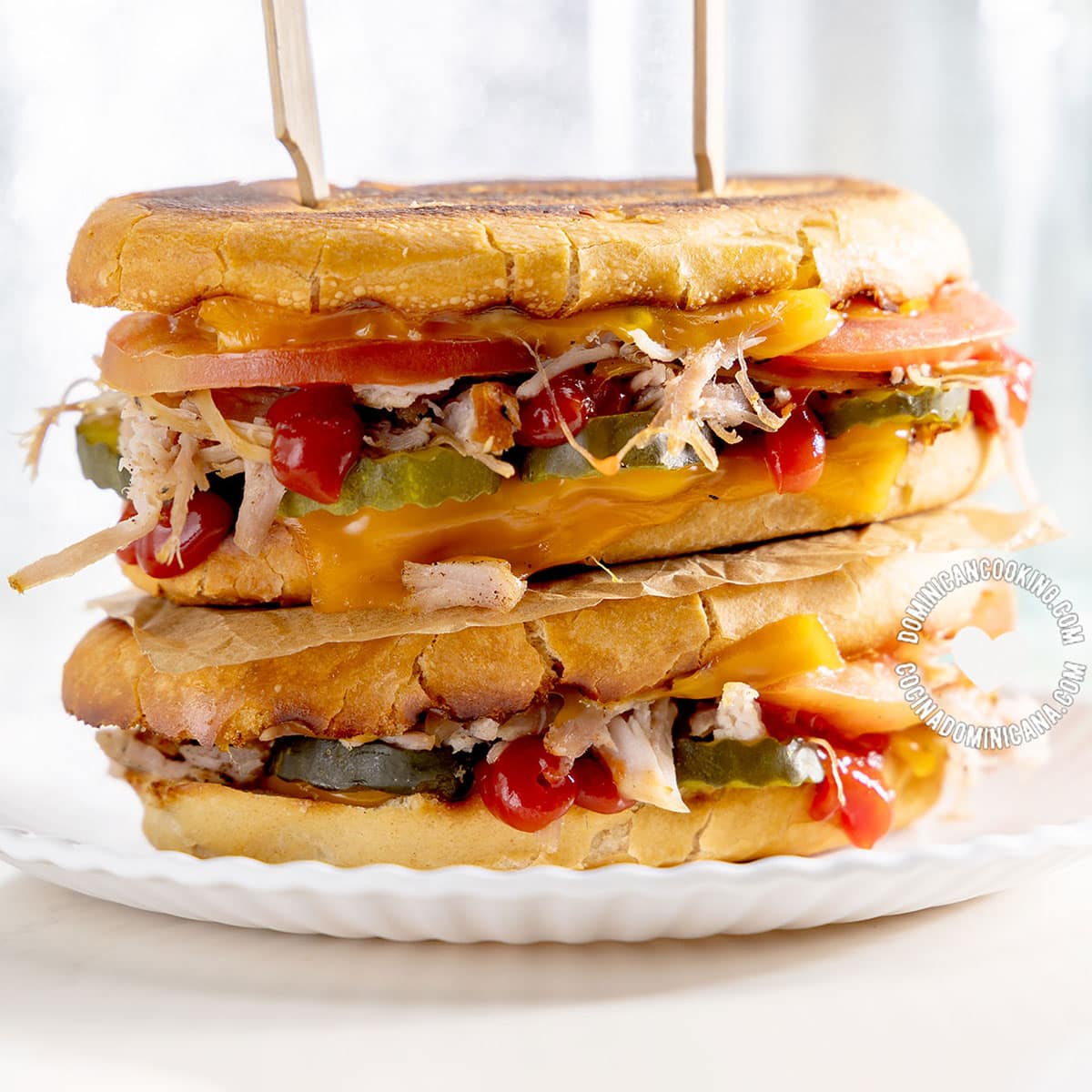 Sandwich de pierna (roast pork sandwich).