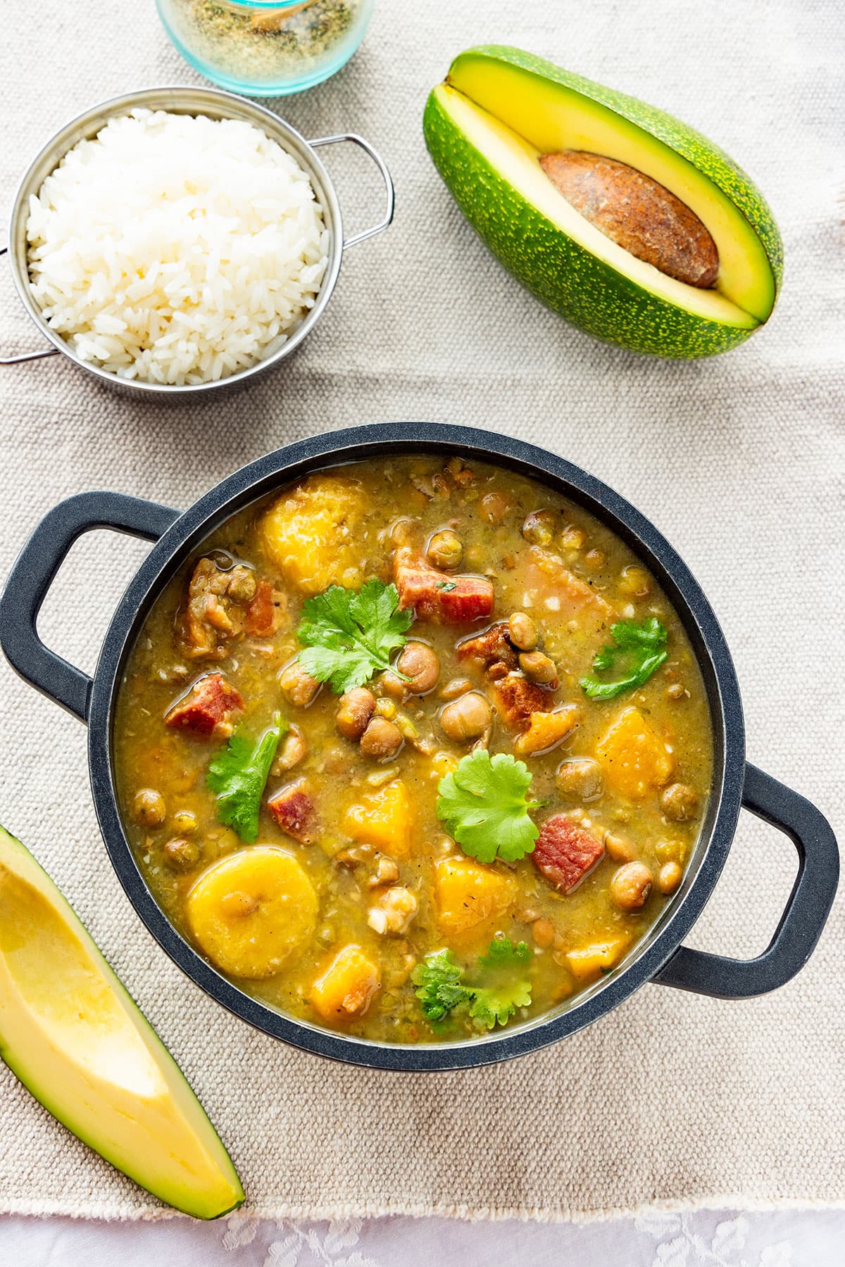 Sancocho de guandules.
