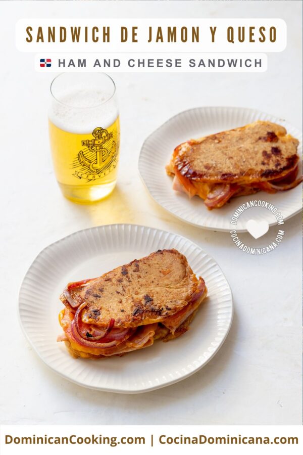 Sandwich de jamón y queso (ham and cheese sandwich).