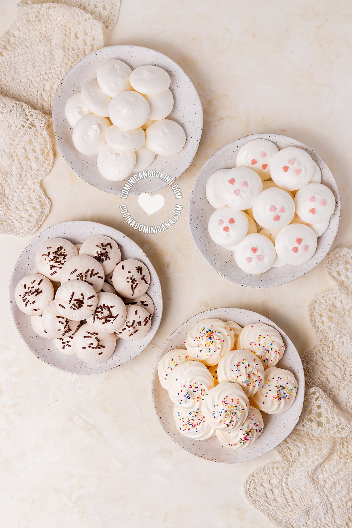 Suspiritos (meringue kisses).