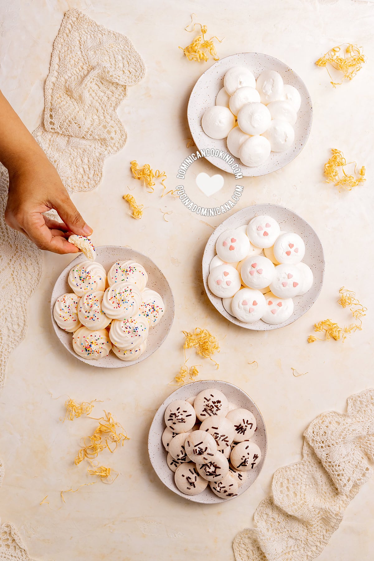 Suspiritos or merenguitos (meringue kisses).
