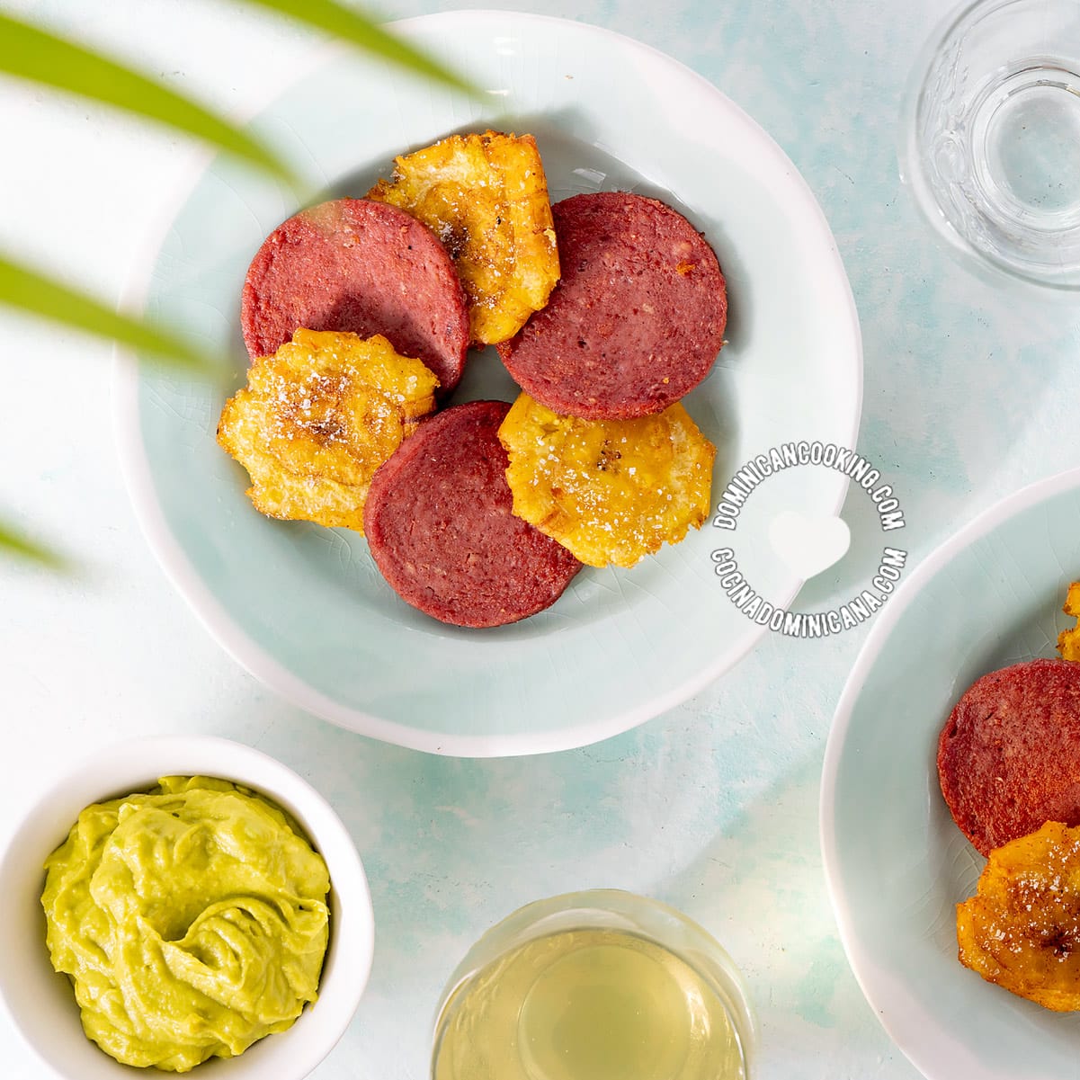 Tostones con salami.