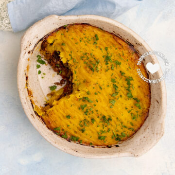 Pastelon vegano de plátano maduro (Dominican vegan casserole).