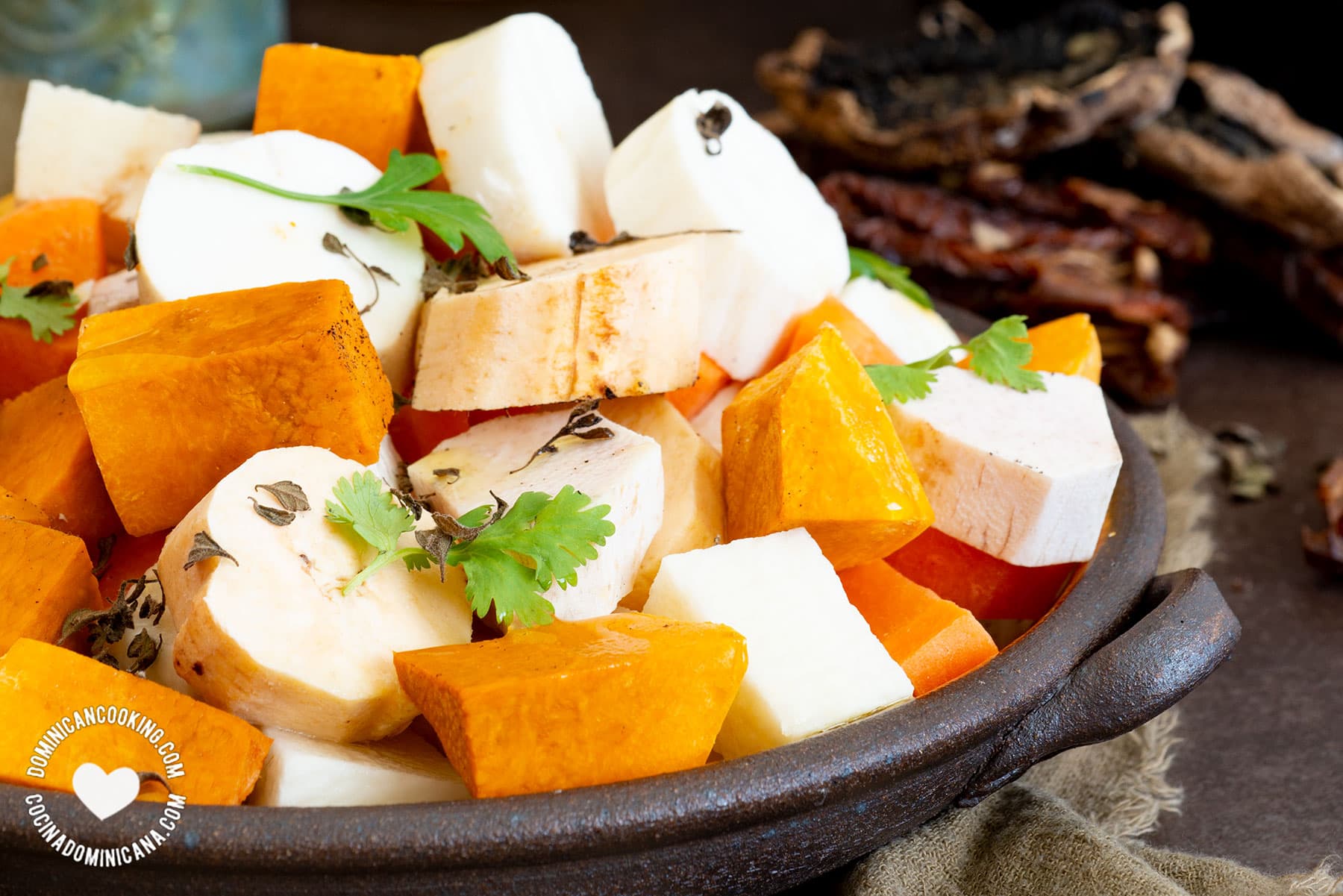 Dominican tubers (v&iacute;veres dominicanos).