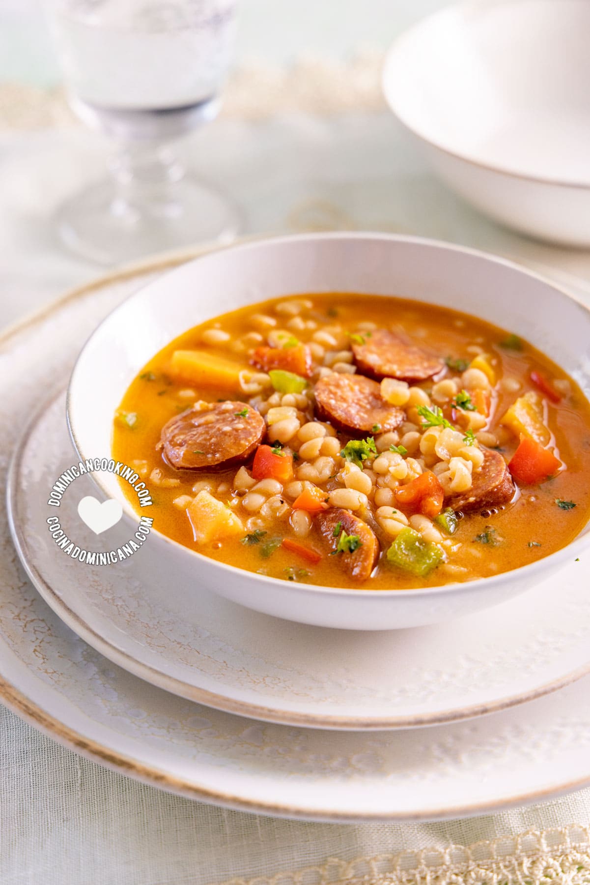 Habichuelas blancas guisadas (stewed small white beans).
