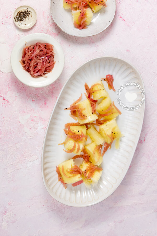 Yuca hervida encebollada.