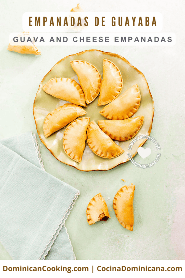 Empanaditas de guayaba y queso (guava and cheese empanadas).