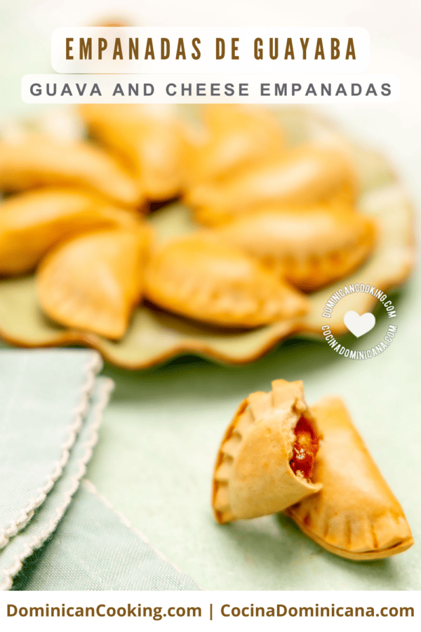 Empanaditas de guayaba y queso (guava and cheese empanadas).